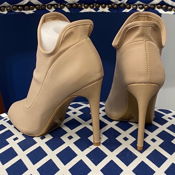 Nude beige peep toe ankle booties. NEW Ankle Boots & Booties - Picture 4 of 6